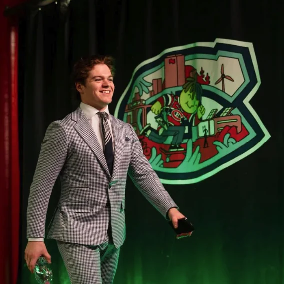 A player walking past the Vert le but crest on the night of the reveal