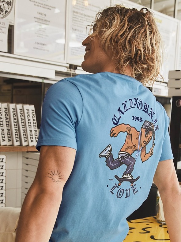 California tee worn in the pizza shop